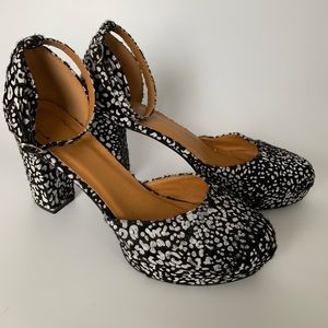 Go With the Stride heel in dotted black